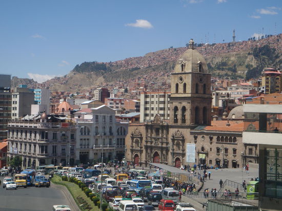 Der Plaza de Armas ist in allen Städten der Mittelpunkt.