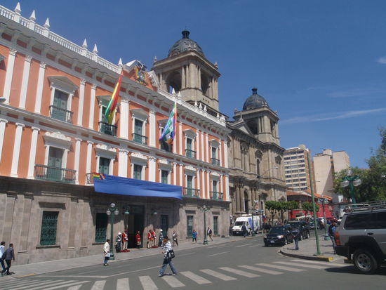 Der Regierungspalast.