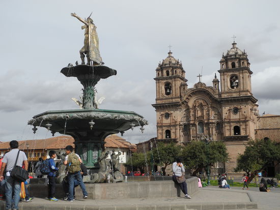 Plaza de Armas und die Kathedrale.