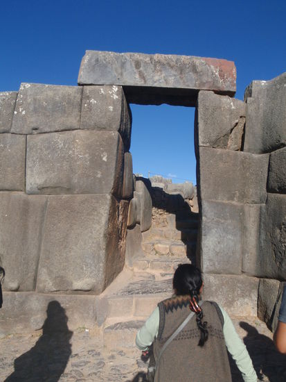Gerhard wundert sich immer wieder wie die Incas 
diese riesigen Steinquader so exakt bearbeiten konnten.