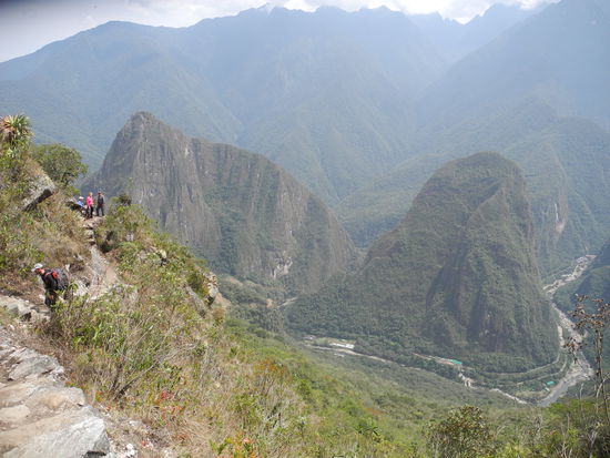 Das Urubambatal, hier sind wir gestern auf der Bahnstrecke 
um die Berge nach Aquas Calientes gewandert.