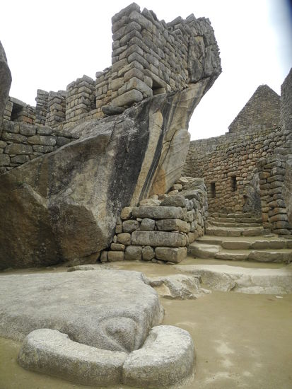 Der Tempel des Condors - hier der gemeißelte Kopf des Vogels.