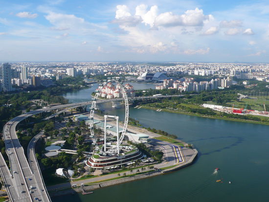 Vom Bug des Schiffes ein herrlicher Ausblick auf die Stadt.