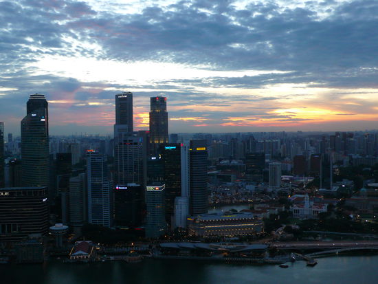 Wir können uns nicht trennen und bleiben bis in die Nacht.
