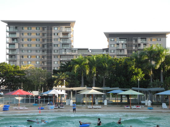 Da es in Darwin sehr schwierig ist im Meer zu baden, gibt es direkt am Hafen ein Wellenbad mit Salzwasser.