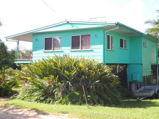 Typische Bauweise - gewohnt wird über der Garage.