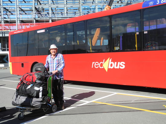 Wir rufen den Vermieter unseres Campingcars in Christchurch an und werden nach einer halben Stunde abgeholt.