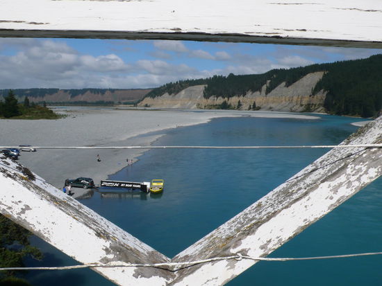 Hier werden Fahrten mit dem Schnellboot angeboten.