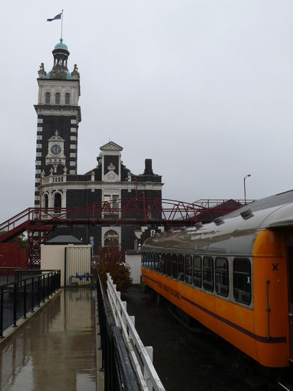 Historischer Bahnfof Dunedin. Von hier starten Ausflüge in die Umgebung mit der Railway.