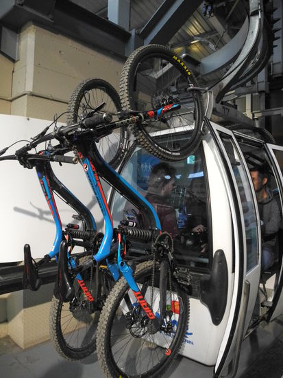 Den Berg hinauffahren ist nicht notwendig, das erledigt die Gondel.