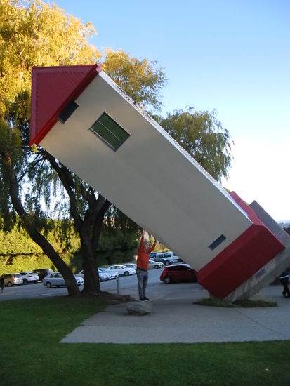 Das "schiefe Haus" gehört zu einem Freizeitpark von Wanaka.