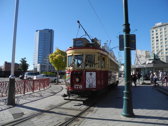 Mit der historischen Tram läßt sich die Stadt ganz bequem erkunden.