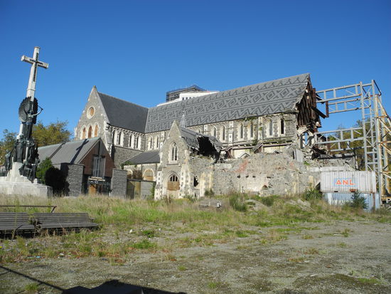 Das sind die Reste der Kathedrale welche am 22.Februar 2011 durch ein Erdbeben schwer beschädigt wurde.