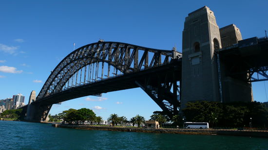 Die Harbour Bridge wurde am 19.März 1932 offiziell eröffnet.