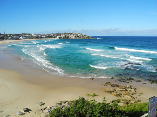 Der Strand ist ungefähr ein Kilometer lang und 250 m breit.