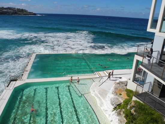 Das berühmte Bondi Icebergs Meeresfreibad wurde 1929 gebaut, damit die Rettungsschwimmer auch in den Wintermonaten trainieren konnten.