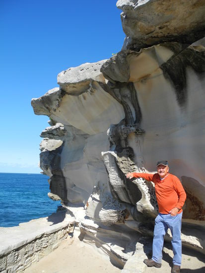 Tolle Felsformationen auf dem Küstenweg.