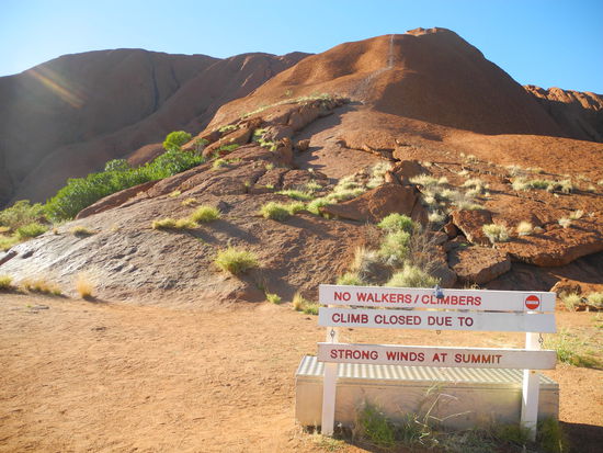 Die Besteigung fällt aus, der Aufstieg ist wegen Windes nicht möglich!