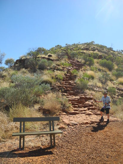 Um 10:15 stehen wir vor dem steilen Aufstieg zum Canyon, so war das im Buch beschrieben.