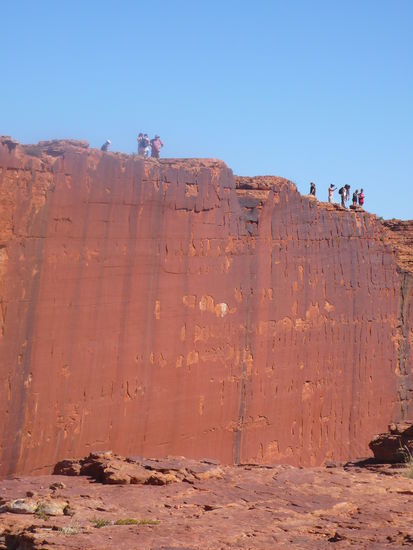 Glatt geschliffene Felsen aus Sandstein.