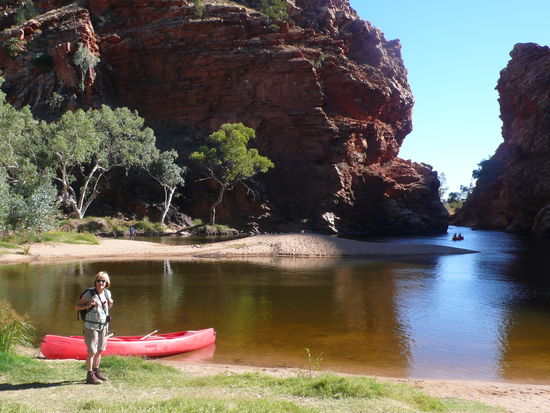 Mit den Booten fährt man zum Ende der Schlucht, um auf einen Wanderweg zu kommen.