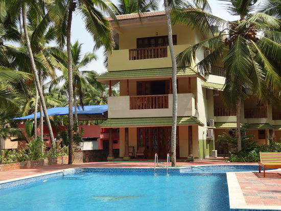 Unser Hotel nebst Pool.