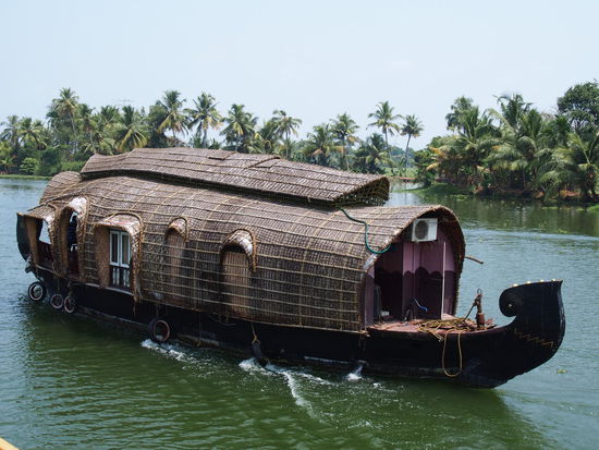 Ein typisches Boot auf den Backwaters von Kerala.