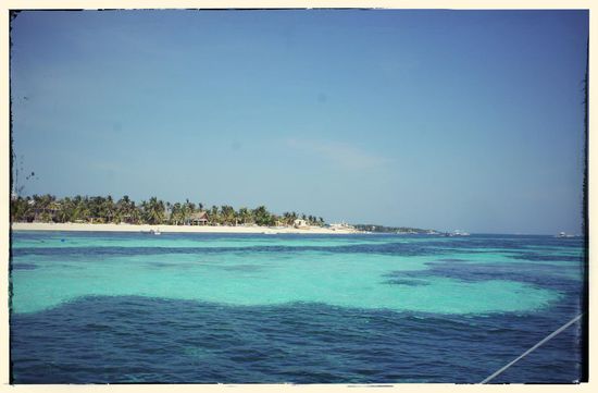 Bei schönstem Wetter ging´ s einmal um die Insel