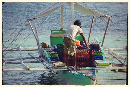 Egal was, alles muß per Boot auf die Insel gebracht werden