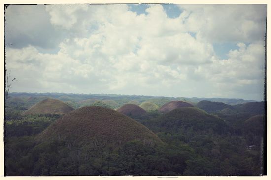 Die Hügel färben sich im Sommer braun - daher auch der Name