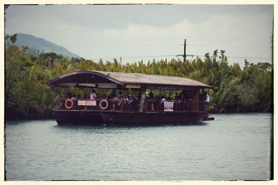 Eines der Ausflugsboote auf dem Loboc River
