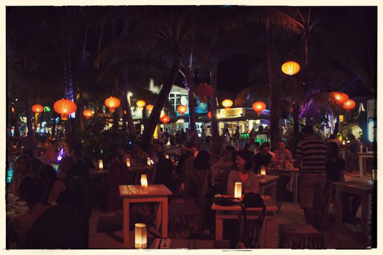 Schönes Ambiente, mäßiges Essen, lausige Preise