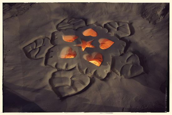 Darin sind philippinische Kids ware Meister: Sandburgen bauen