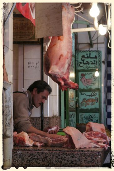 Frische Ware in der gut gekühlten Auslage. Das deutsche Veterinäramt hätte mal wieder seinen Spass