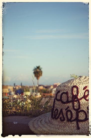 Am Abend im Cafe Nomad (auch wenn auf dem Hut Cafe des Epices steht. Das ist direkt gegenüber und gehört irgendwie zusammen).