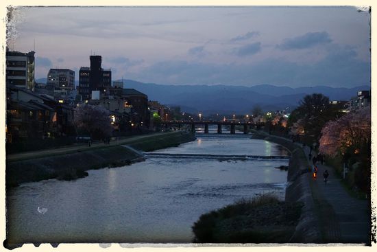 Ich glaube der Fluss heißt Kamo, bin mir aber nicht mehr ganz sicher. Auf jeden Fall schön anzuschauen.