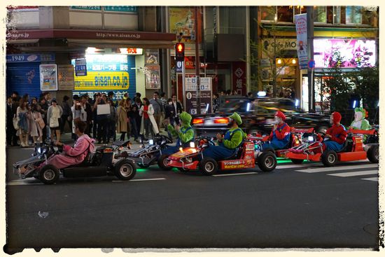Super-Mario &amp; Co unterwegs in den Straßen Tokios