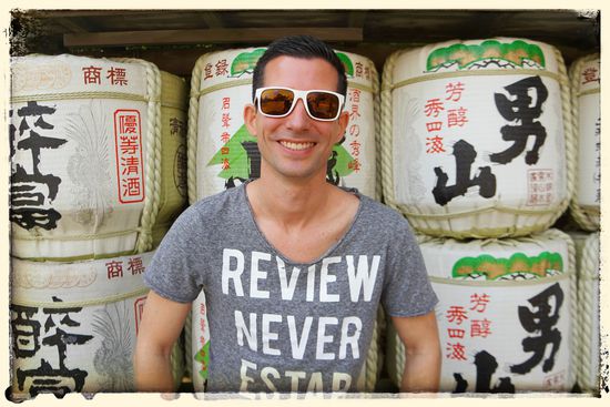 Auch hier gab es die Fässer. Wie ich inzwischen weiß, sind dies Sakefässer. Bei soviel Alkohol muss ich natürlich grinsen