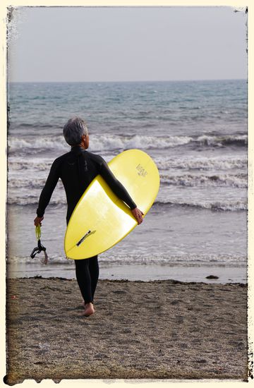 Auch viele ältere Japaner gehen offensichtlich noch sehr gerne surfen - COOL
