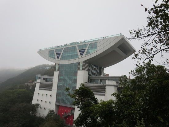 Bergstation der Tram mit Skyplattform und Restaurants/Postoffice usw.