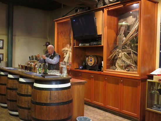 unser Brauereinführer John bei der "Arbeit" ...