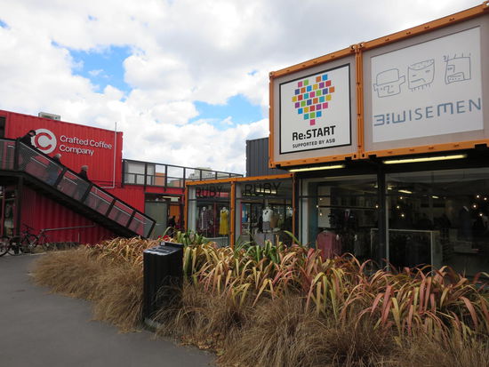 Das neue Shopping-Vietel in der City, Re:START, vollständig aus Containern hergestellt.