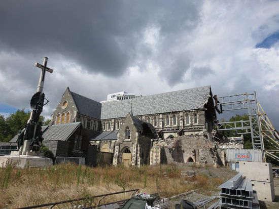 Die nicht mehr zu rettende Kathetrale, dessen Turm einmal die doppelte Höhe des normalen Kirchenschiffes hatte und eingestürzt ist.