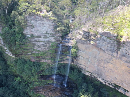 Katoomba-Wasserfaelle von der Skygondel aus, die die Schlucht ueberquert ...