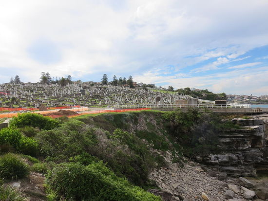 ... einem Friedhof in bester Meerblicklage, auch wenn die Bewohner wenig davon haben ...