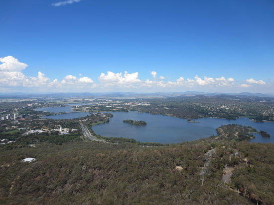 Blick vom Telstra-Tower hinab auf Canberra