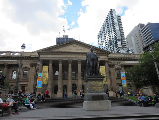 Buecherei, in der ich auch gerade sitze und die Bilder hochlade