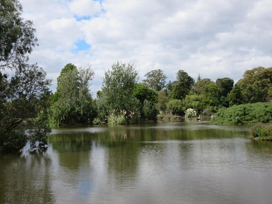 die wie immer schoen angelegten und ksotenfreien Botanischen Gaerten, die zur Erholung einladen (hier sogar mit Gondelfahrt wie in Venedig)