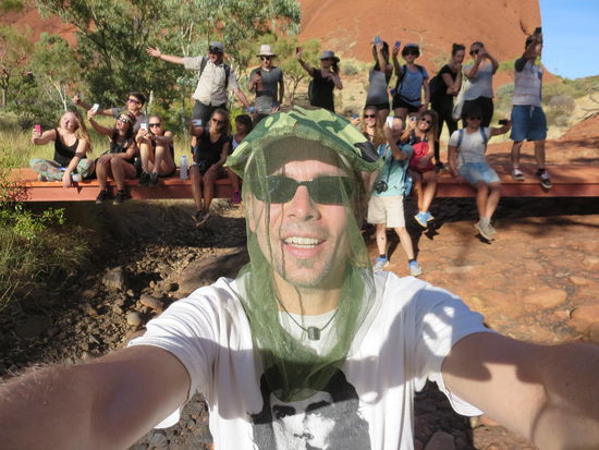 Super Selfie-Selfie-Bild (so auch der Name unserer geschlossenen Gruppe bei FB, dank Garry) mit sehr nützlichem Anti-Fliegennetz (danke nochmal Daniel!), weil einem sonst tausende Fliegen recht nervig zusetzen wollen ...