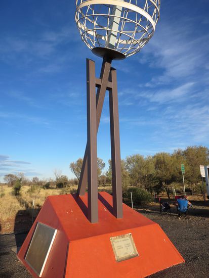 Tropic of Capricorn - ab hier sind wie in den Tropen und damit verschwinden die vier Jahreszeiten und machen Platz für Trocken-und Regenzeit. Aktuell ist es gerade im Übergang und damit wohl ideal ...
